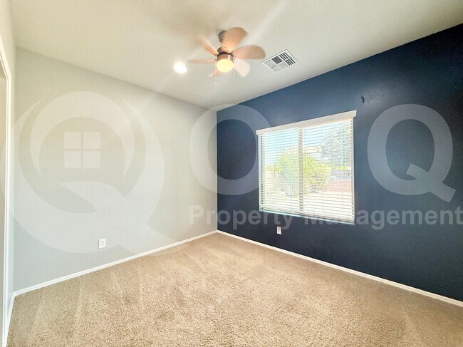 Building Photo - 3159 E Chisum Ln