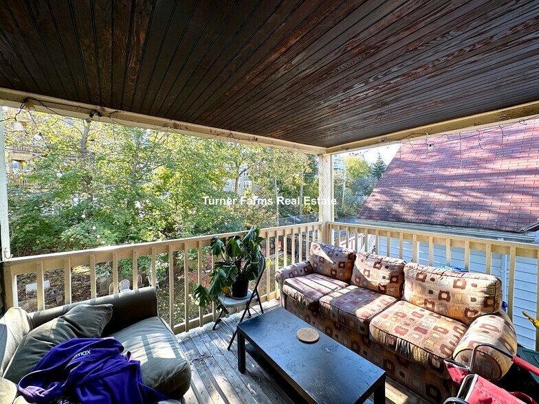 Building Photo - 44 Hillside St