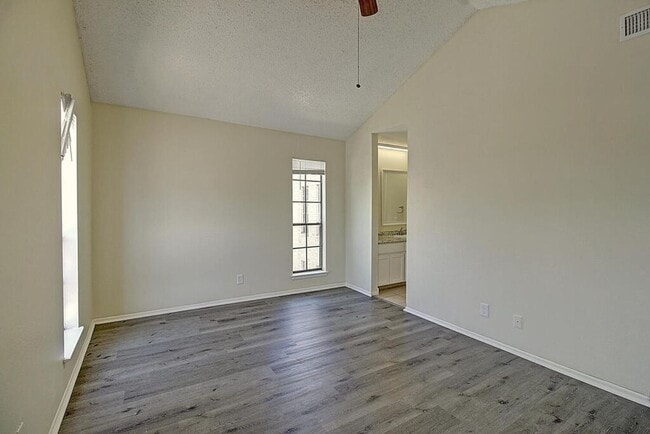 Building Photo - 2314 Capitan Dr