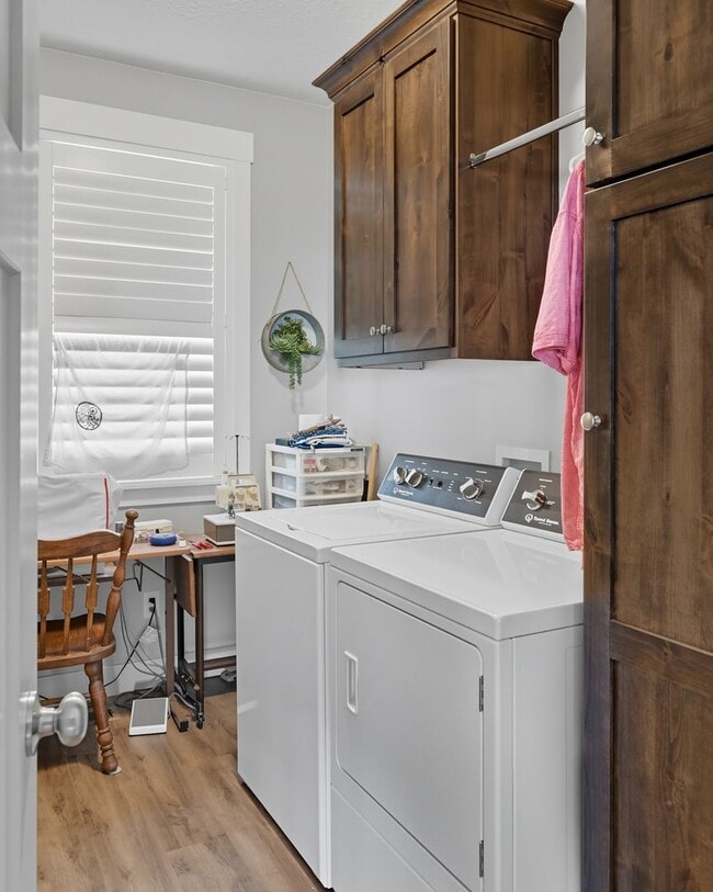 Building Photo - 6 bed; 3 bath single family home in Enoch