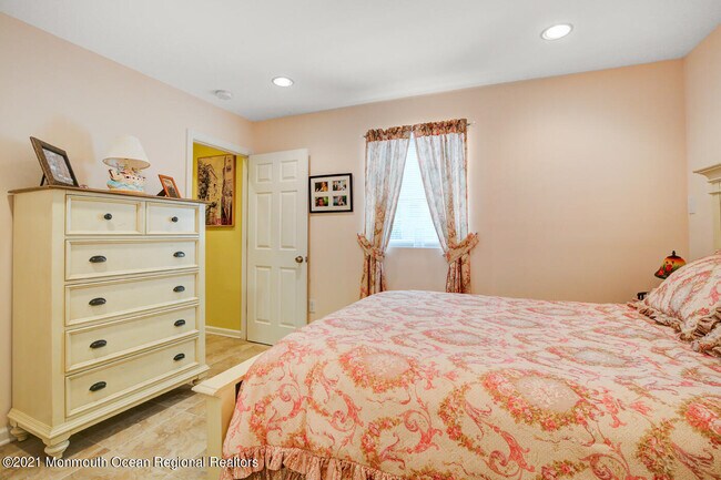 Building Photo - 416 Monmouth Ave