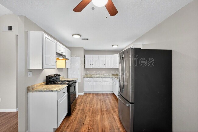 Building Photo - 24415 Lightwoods Dr