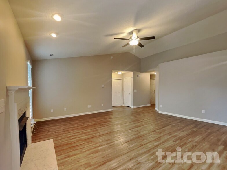 Building Photo - 2934 Firethorn Dr