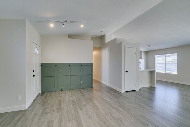 Building Photo - Charming Single-Story 3 bed Home with RV P...