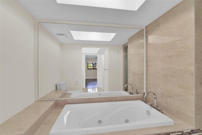 Building Photo - 250 E Royal Palm Rd