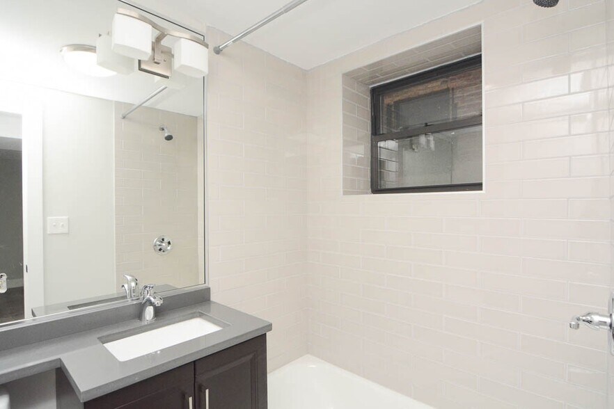 Building Photo - 459 W Belden Ave