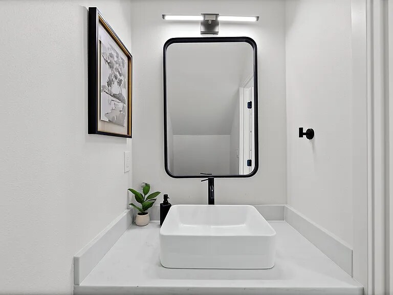 Building Photo - 6204 46th Ave S