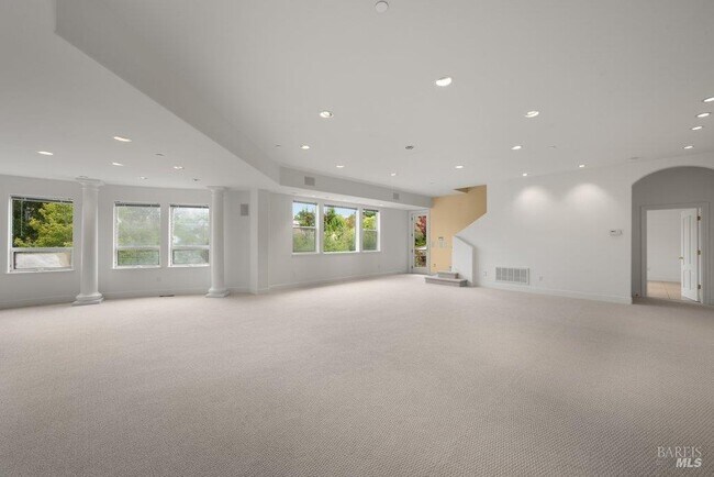 Building Photo - 10 Warrens Way