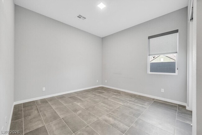 Building Photo - 3367 Stone View Ave