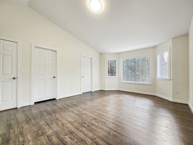 Building Photo - Modern Luxury: 4-Bed, 4.5-Bath Fully Remodeled Home