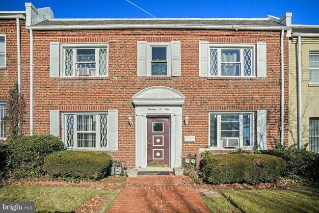 Building Photo - 1904 Constitution Ave NE