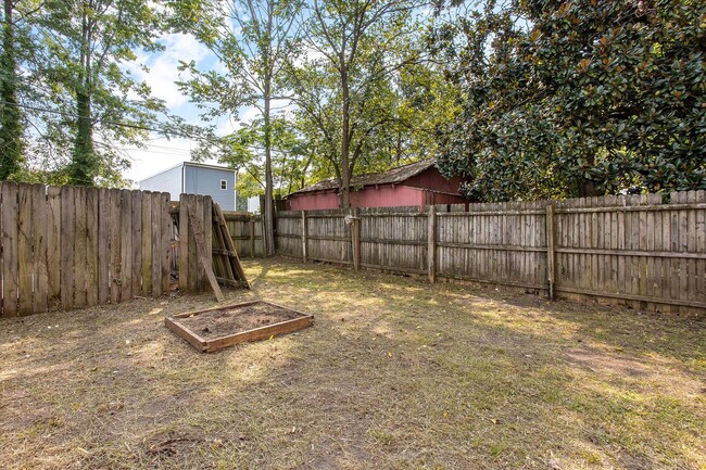 Building Photo - 4 Bedroom home in Church Hill