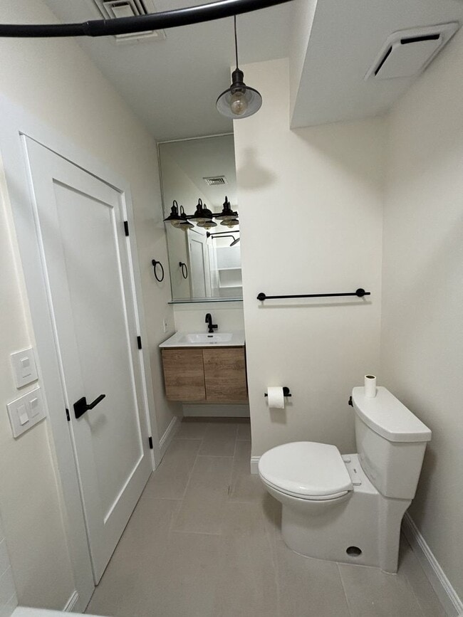 Building Photo - Nob Hill 2 Bedroom 2 Bath renovated Condo in Manayunk for rent $2,495/month