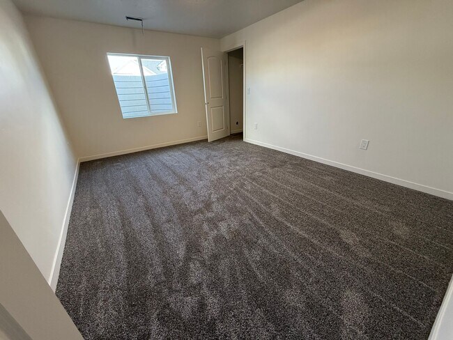 Building Photo - 881 W Sagewood Dr