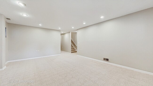 Building Photo - 708 W Aldine Ave