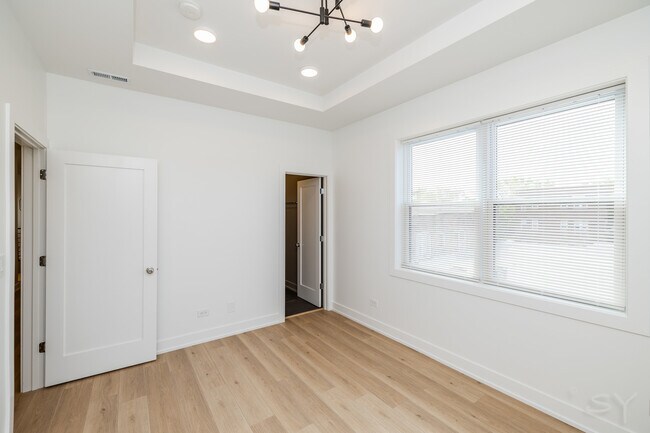 Building Photo - 6050 S Eberhart Ave