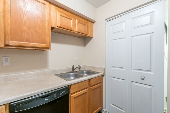 Building Photo - 990 Sexton Dr