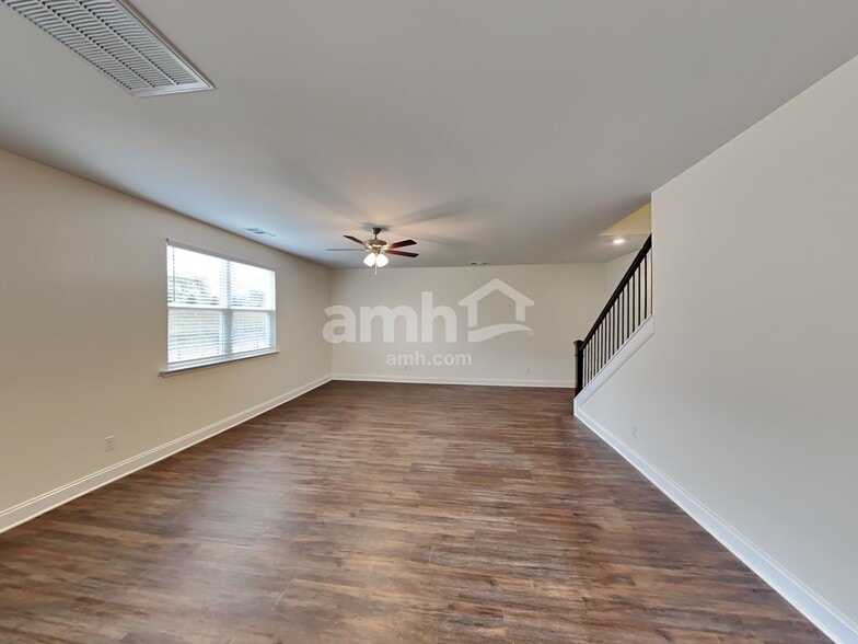 Building Photo - 2128 Williamshire Ln