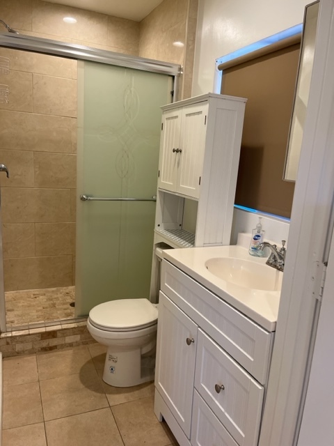 Bathroom#1 - 6210 Calvin Ave