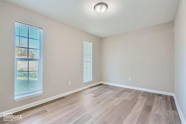 Building Photo - 2801 Custer Dr
