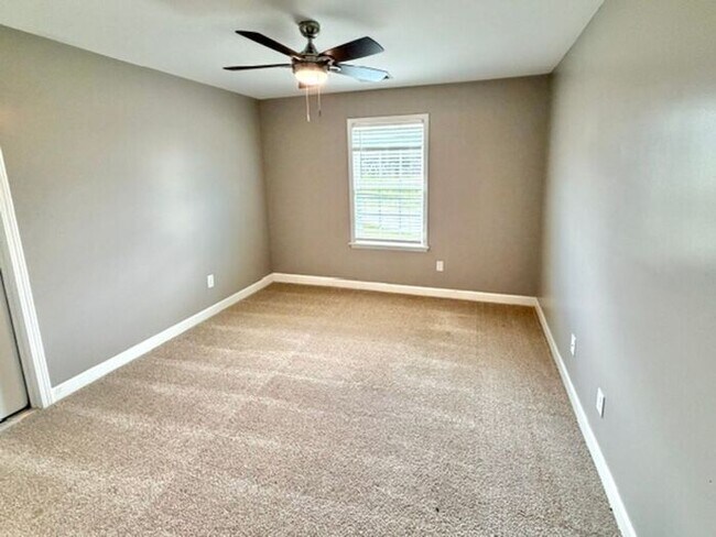 Building Photo - Now Leasing a 4 bedroom 3 bath home in Olive Branch