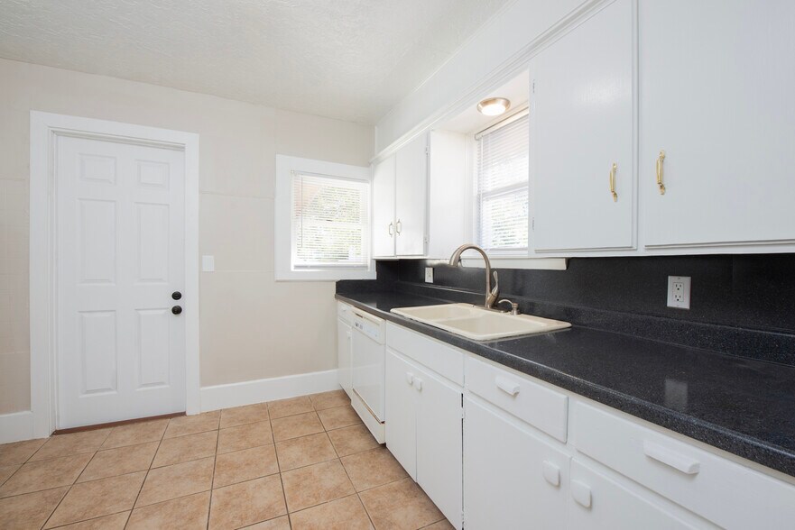 Building Photo - 422 E Eufaula St