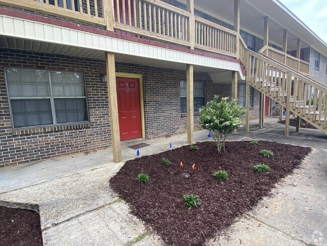 Cedar Pointe Exterior - Cedar Pointe Apartments