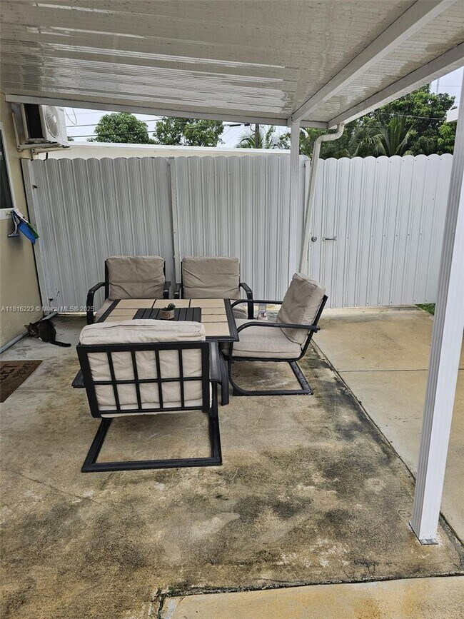 Building Photo - 23 Miami Gardens Rd