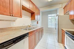 Building Photo - 2255 Braeswood Park Dr