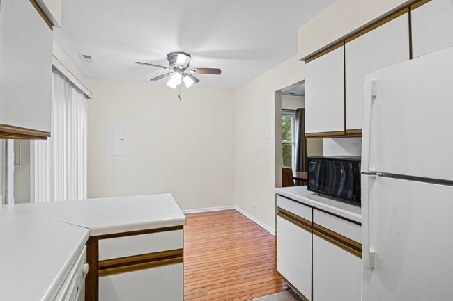 Building Photo - 1725 Pickwick Ln