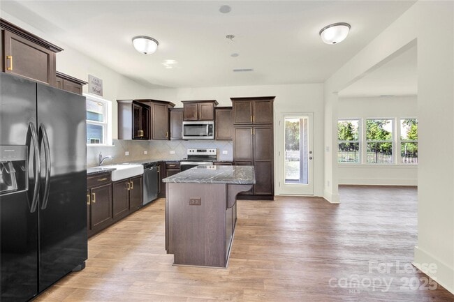 Building Photo - 207 Aspire Cir