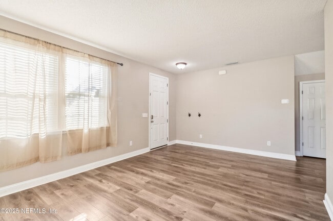 Building Photo - 669 Picasso Ave