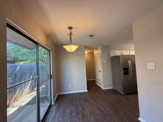Building Photo - 6709 Duplex