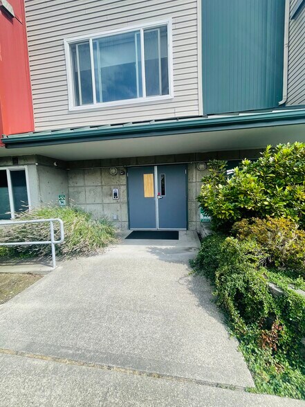 Building Photo - 524 6th Ave W