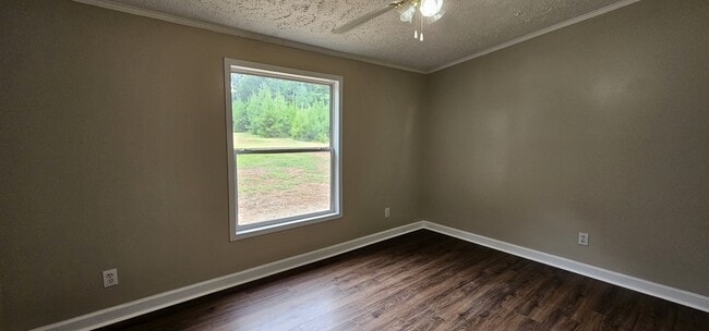 Building Photo - 651 E Sanders Rd
