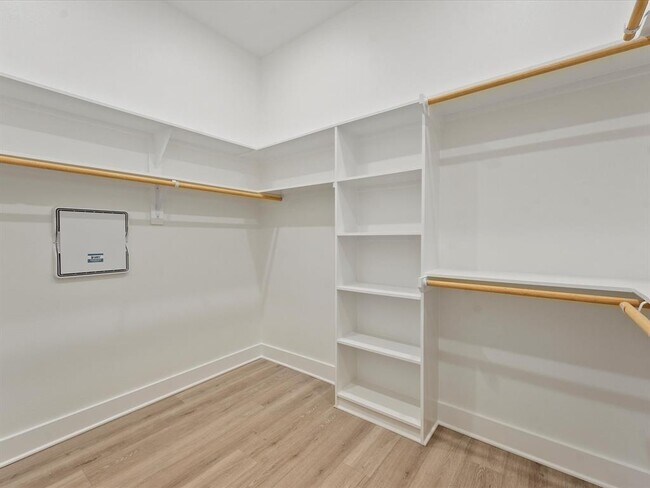Building Photo - 227 Noras Ln