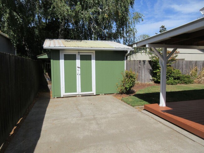 Building Photo - Well Maintained Three Bedroom in Keizer