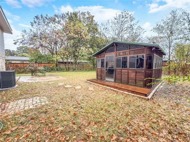 Building Photo - 8636 Strathmore Dr