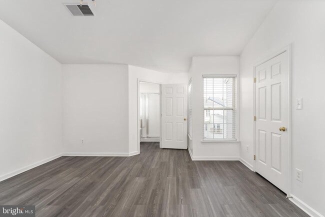 Building Photo - 7102 Finch Ln