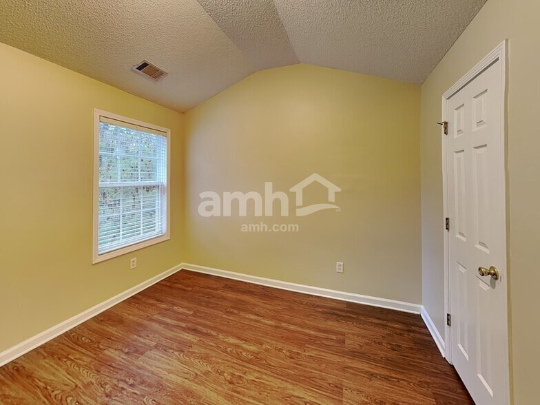 Building Photo - 429 The Gables Dr