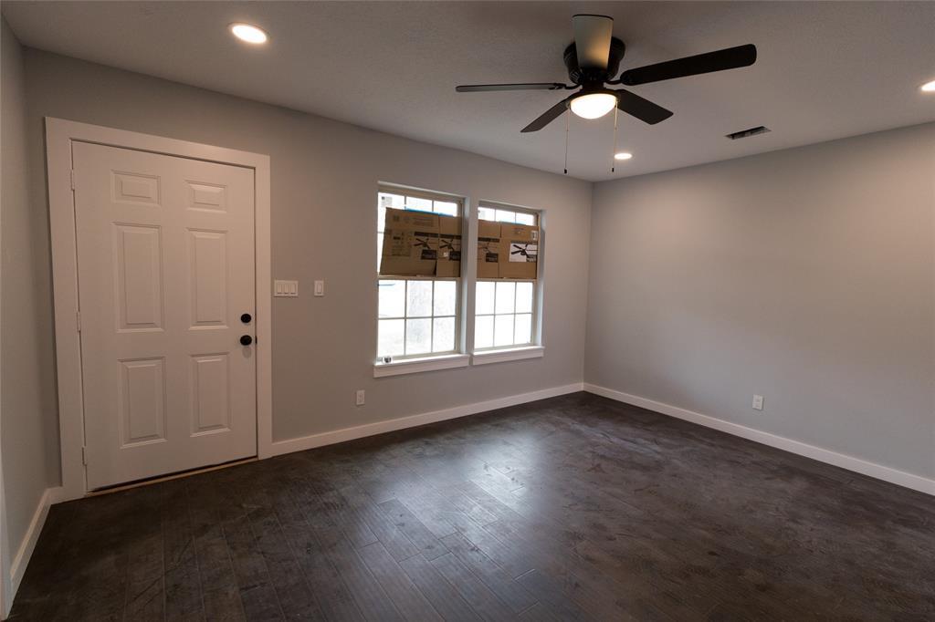 Building Photo - 7652 Teesdale Dr