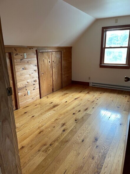 Building Photo - 202 W Pine St