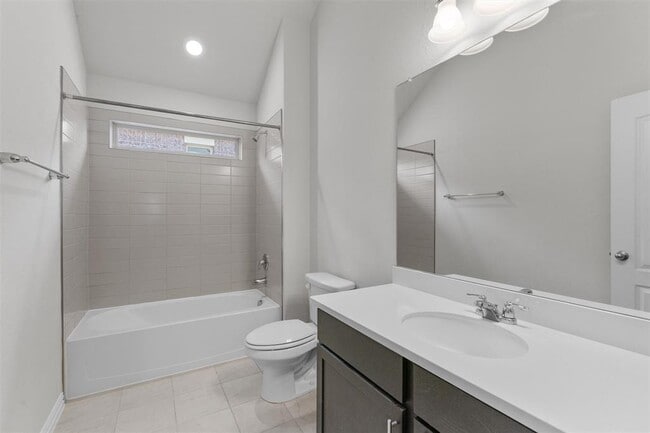 Building Photo - 562 Leadtree Loop