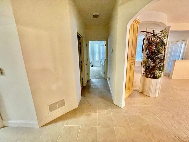 Building Photo - 2 bed 2 bath- Adams Point