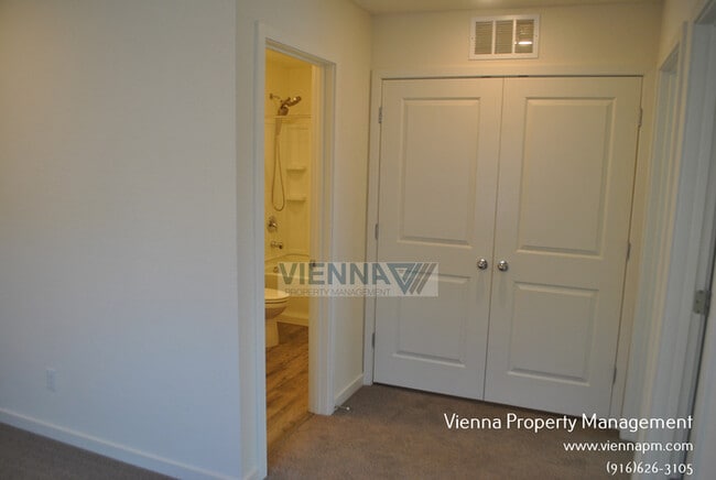 Building Photo - 3057 Pruett Dr