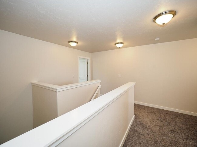 Building Photo - Draper Hillside Townhome