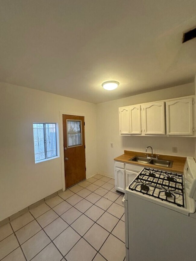 Building Photo - CATALINA ST. LLC