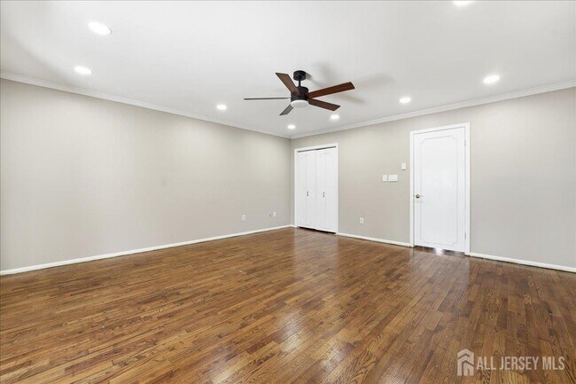 Building Photo - 18 Irongate