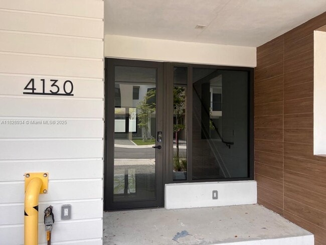 Building Photo - 4130 N Oak Pl