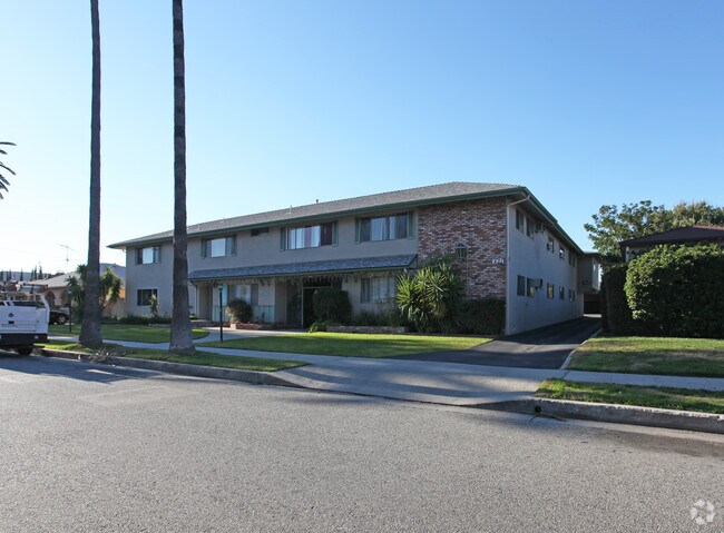 Building Photo - 401 Raymond Ave